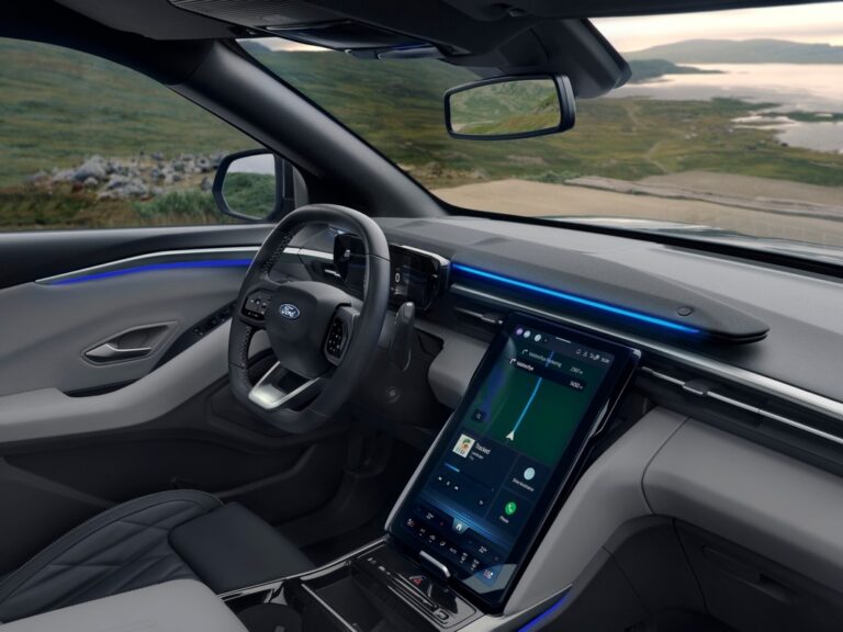 Ford Explorer 2023: immagini ufficiali