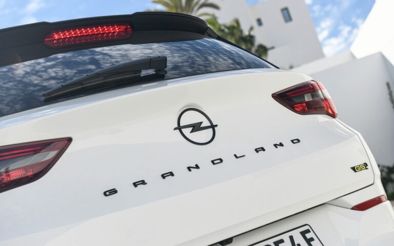 Opel Grandland Gse: immagini ufficiali