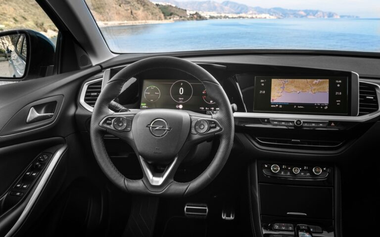 Opel Grandland Gse: immagini ufficiali