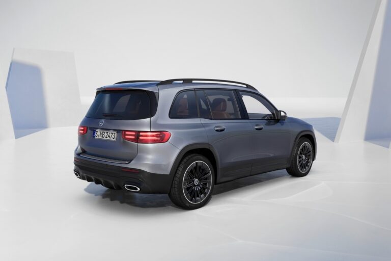 Mercedes-Benz GLB 2023: immagini ufficiali