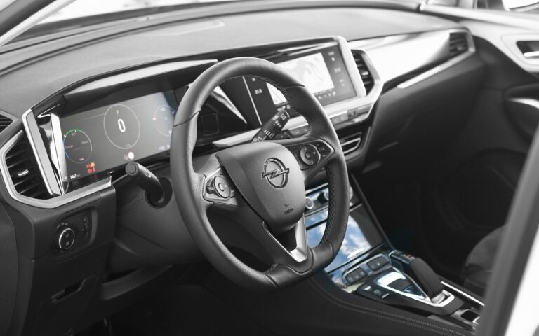 Opel Grandland Gse: immagini ufficiali