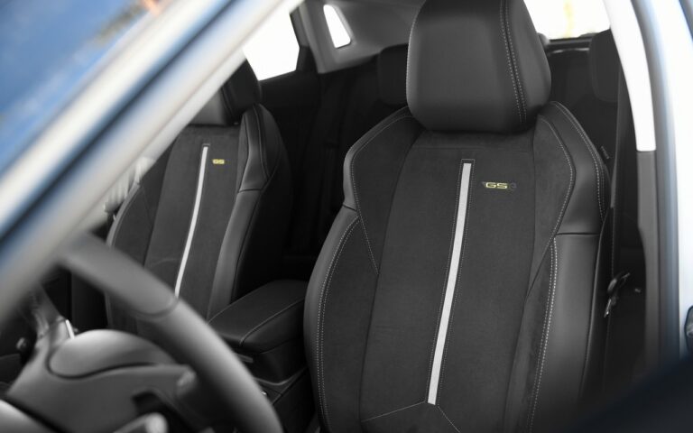 Opel Grandland Gse: immagini ufficiali