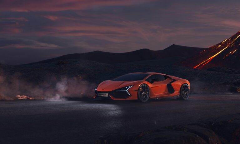 Lamborghini Revuelto: le foto ufficiali