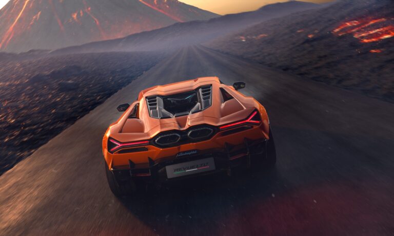 Lamborghini Revuelto: le foto ufficiali