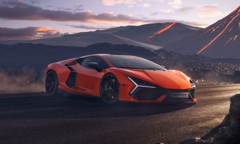 Lamborghini Revuelto: le foto ufficiali
