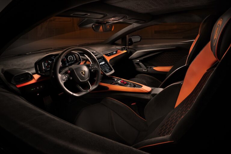 Lamborghini Revuelto: le foto ufficiali