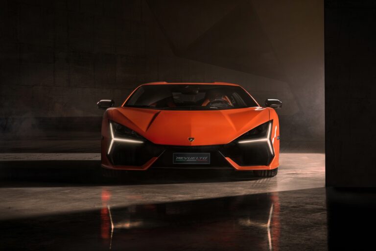 Lamborghini Revuelto: le foto ufficiali