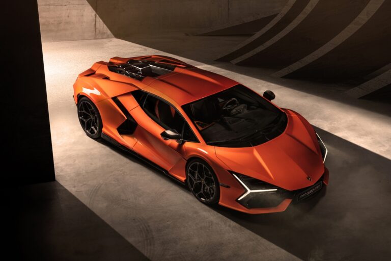 Lamborghini Revuelto: le foto ufficiali