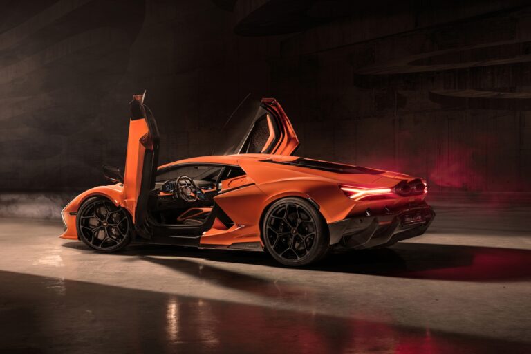 Lamborghini Revuelto: le foto ufficiali