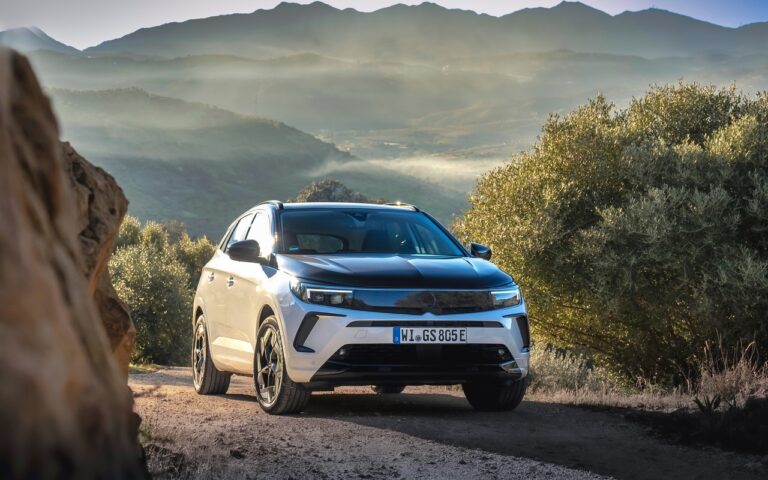 Opel Grandland Gse: immagini ufficiali