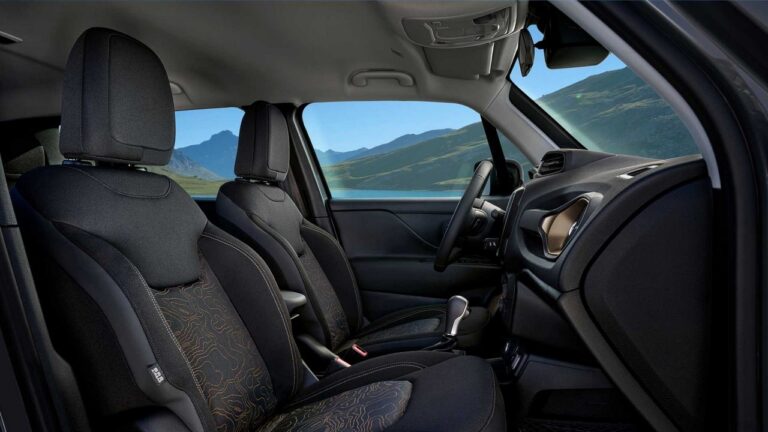Jeep Renegade e Compass Upland Cross e High Altitude: immagini ufficiali