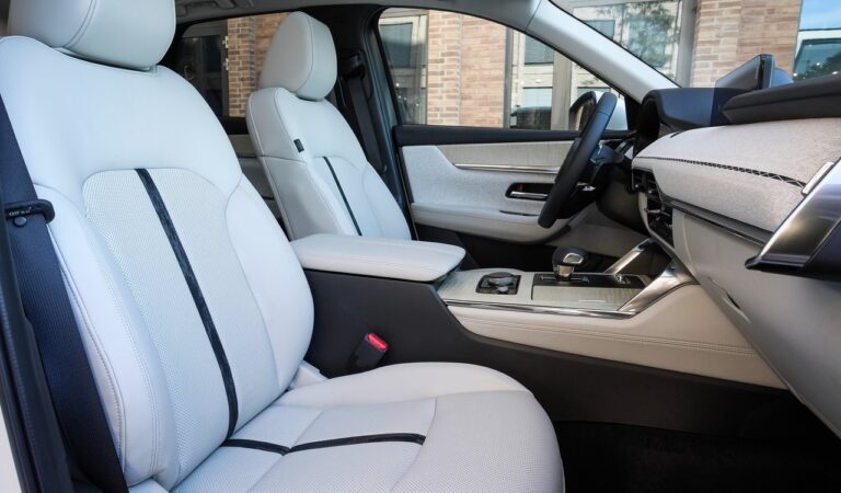 Mazda CX-60 e-Skyactiv D: immagini ufficiali