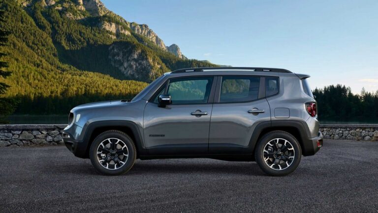 Jeep Renegade e Compass Upland Cross e High Altitude: immagini ufficiali