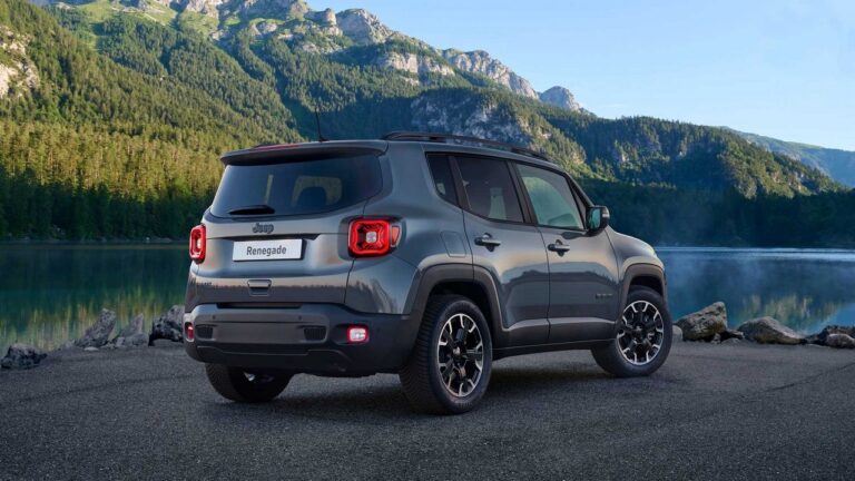 Jeep Renegade e Compass Upland Cross e High Altitude: immagini ufficiali