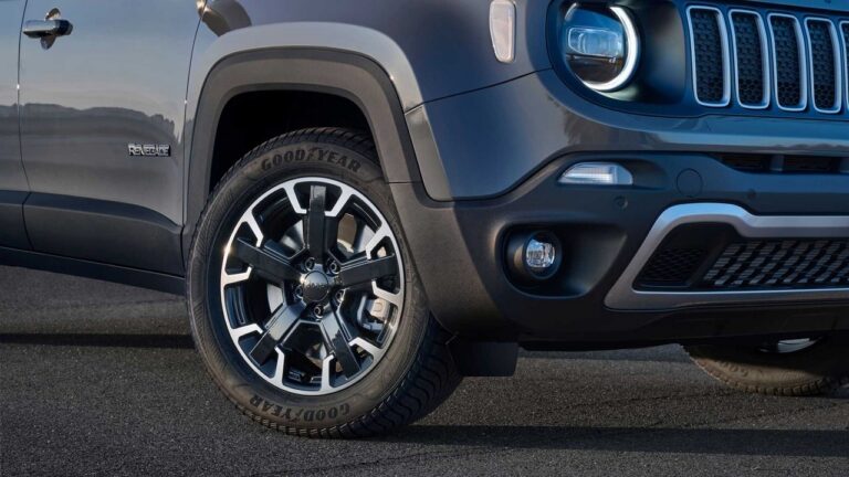 Jeep Renegade e Compass Upland Cross e High Altitude: immagini ufficiali