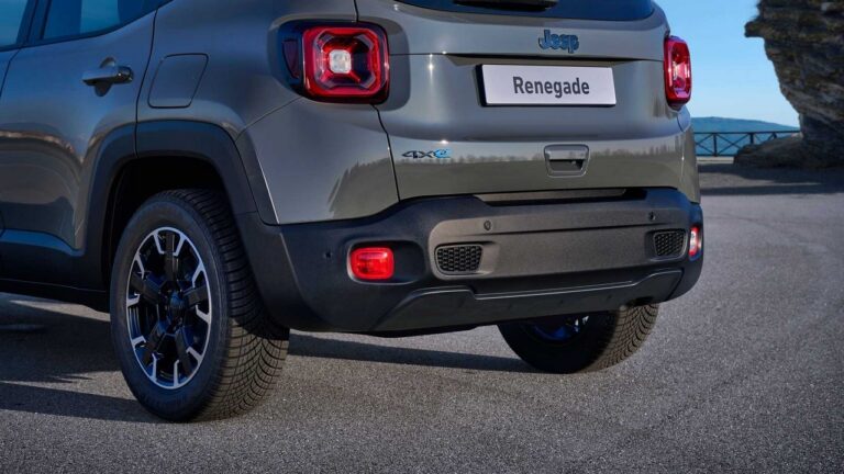 Jeep Renegade e Compass Upland Cross e High Altitude: immagini ufficiali