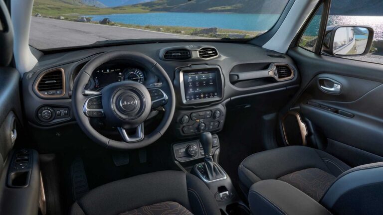 Jeep Renegade e Compass Upland Cross e High Altitude: immagini ufficiali