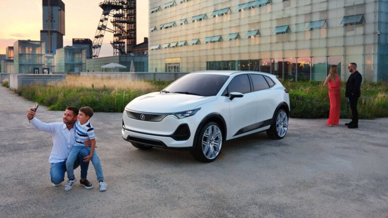 Izera su base Geely: le immagini