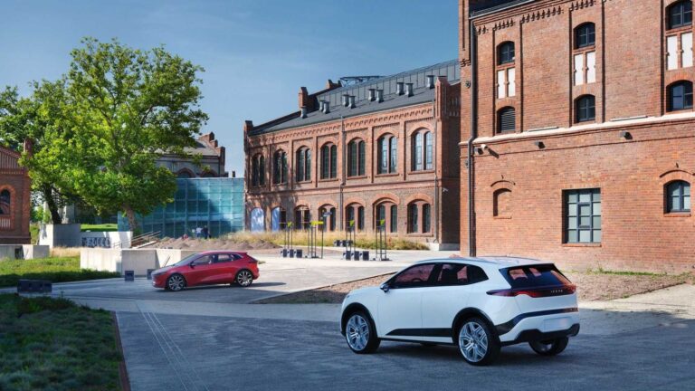 Izera su base Geely: le immagini