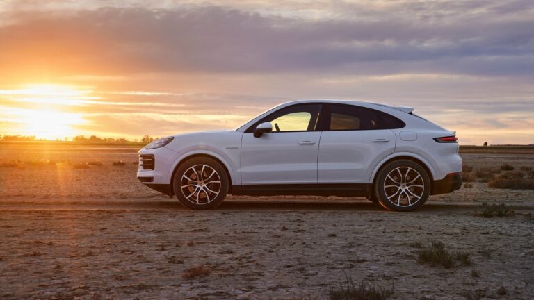 Porsche Cayenne restyling 2023: immagini ufficiali