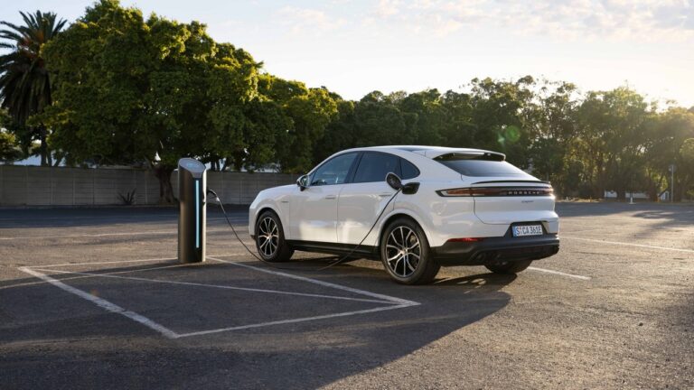 Porsche Cayenne restyling 2023: immagini ufficiali
