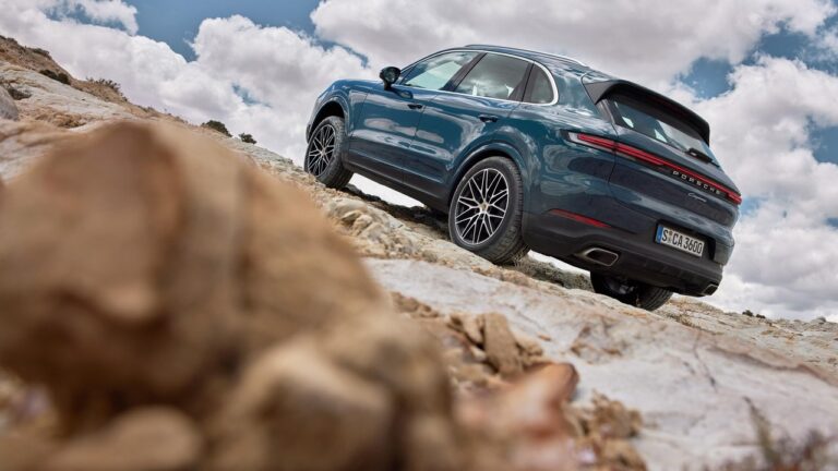 Porsche Cayenne restyling 2023: immagini ufficiali