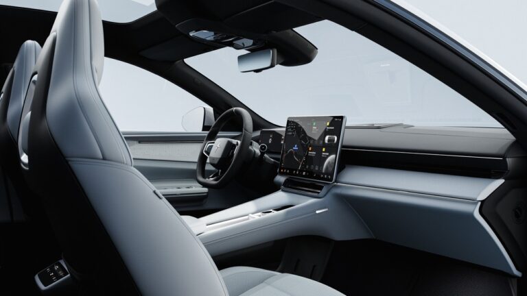 Polestar 4: immagini ufficiali