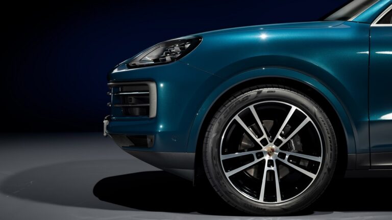 Porsche Cayenne restyling 2023: immagini ufficiali
