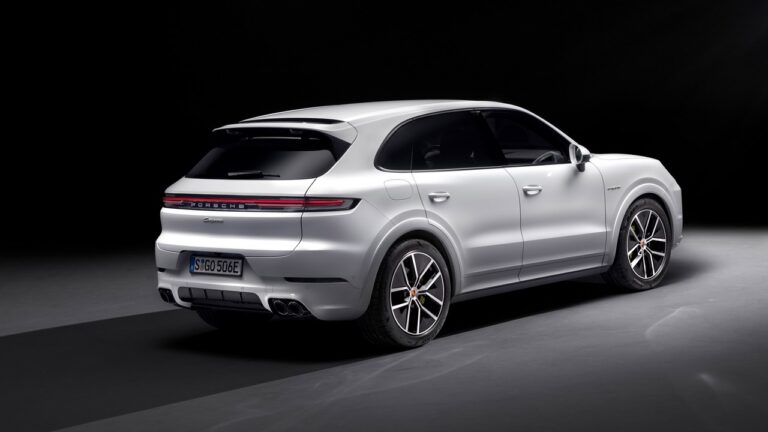 Porsche Cayenne restyling 2023: immagini ufficiali