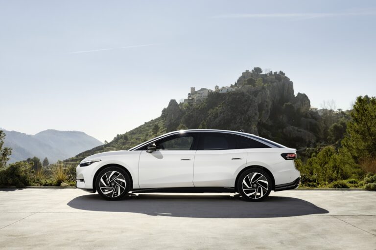 Volkswagen ID.7: immagini ufficiali