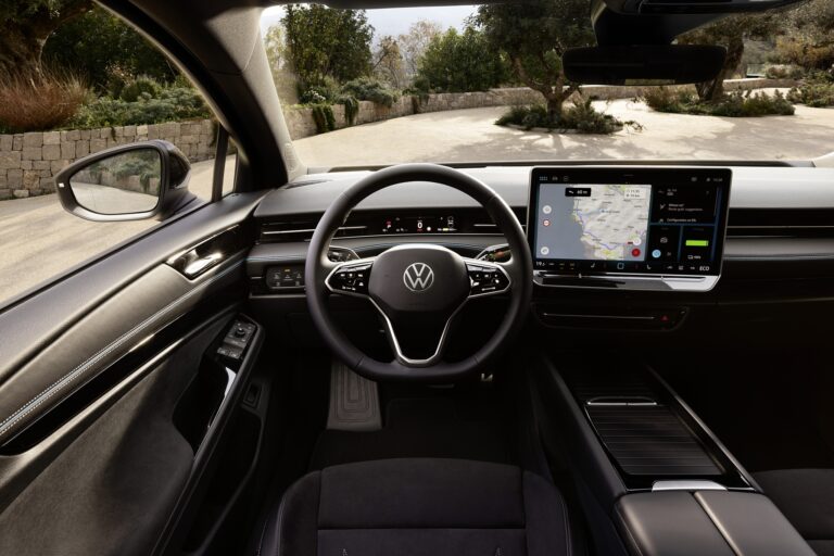 Volkswagen ID.7: immagini ufficiali