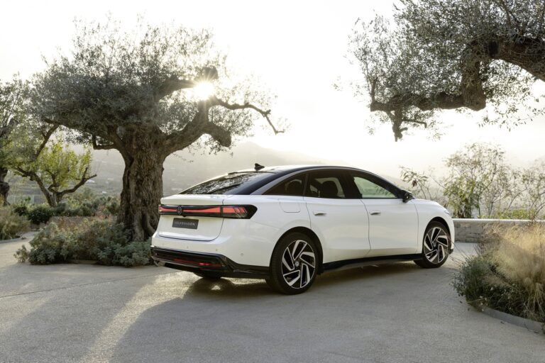 Volkswagen ID.7: immagini ufficiali