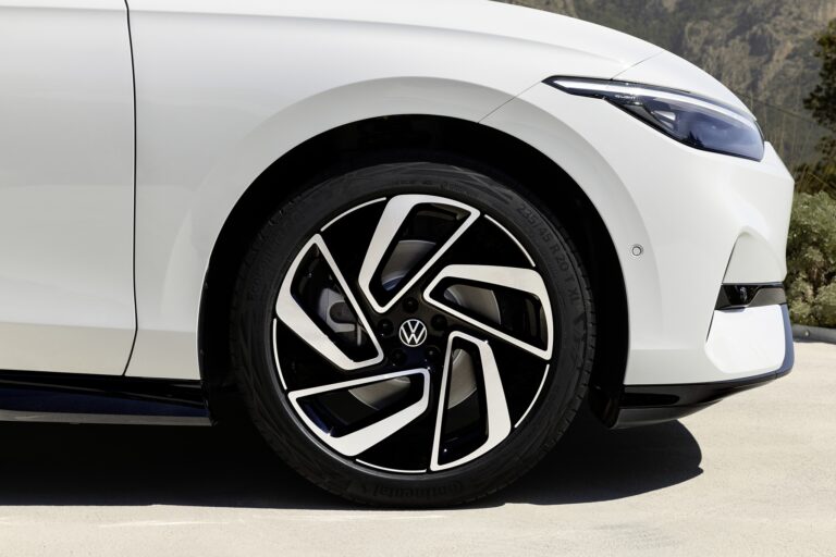 Volkswagen ID.7: immagini ufficiali