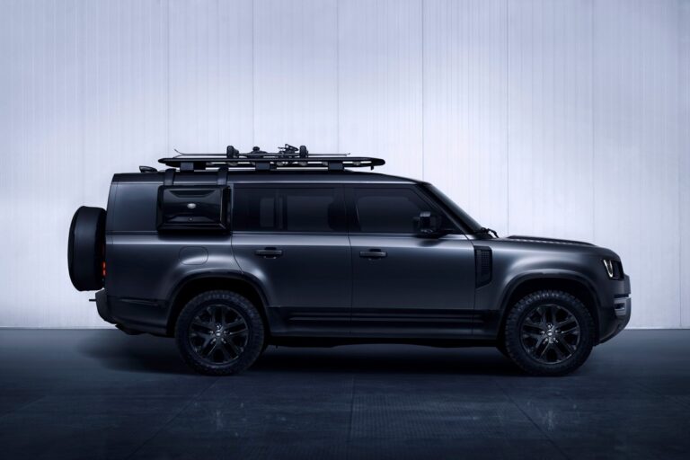 Land Rover Defender 130 Outbound: immagini ufficiali
