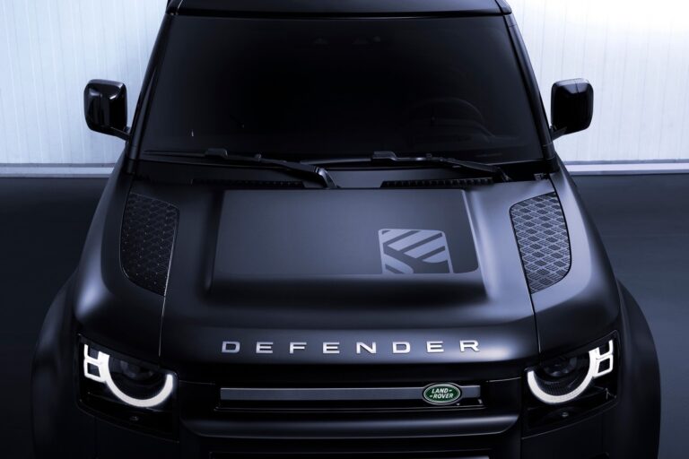 Land Rover Defender 130 Outbound: immagini ufficiali