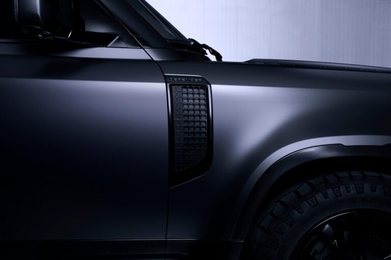 Land Rover Defender 130 Outbound: immagini ufficiali