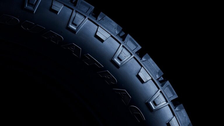 Land Rover Defender 130 Outbound: immagini ufficiali