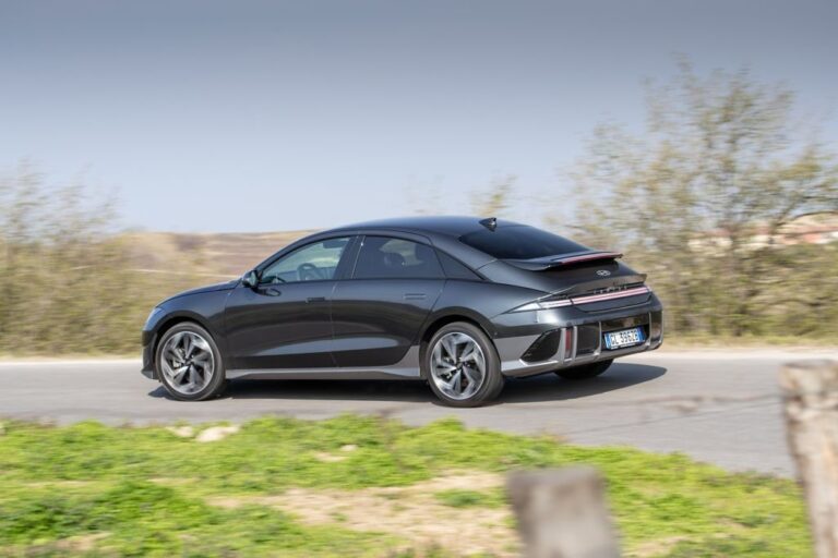 Hyundai Ioniq 6: immagini ufficiali
