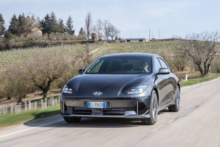 Hyundai Ioniq 6: immagini ufficiali