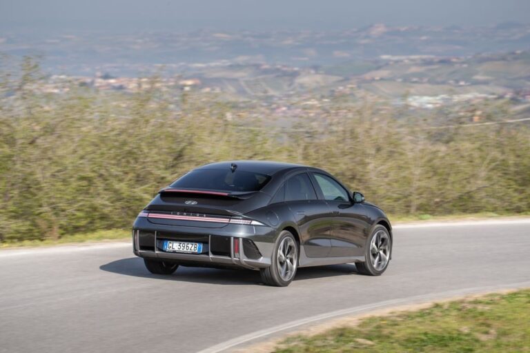 Hyundai Ioniq 6: immagini ufficiali