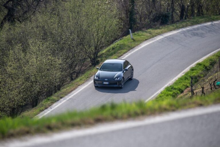 Hyundai Ioniq 6: immagini ufficiali