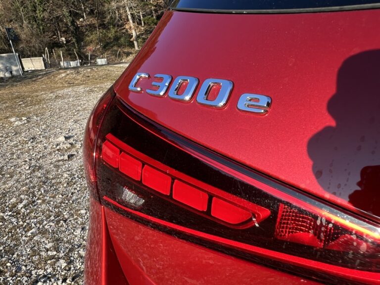 Mercedes Classe C Plug-in hybrid: le foto