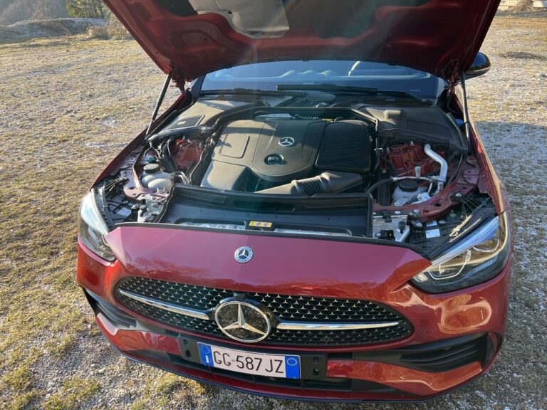 Mercedes Classe C Plug-in hybrid: le foto