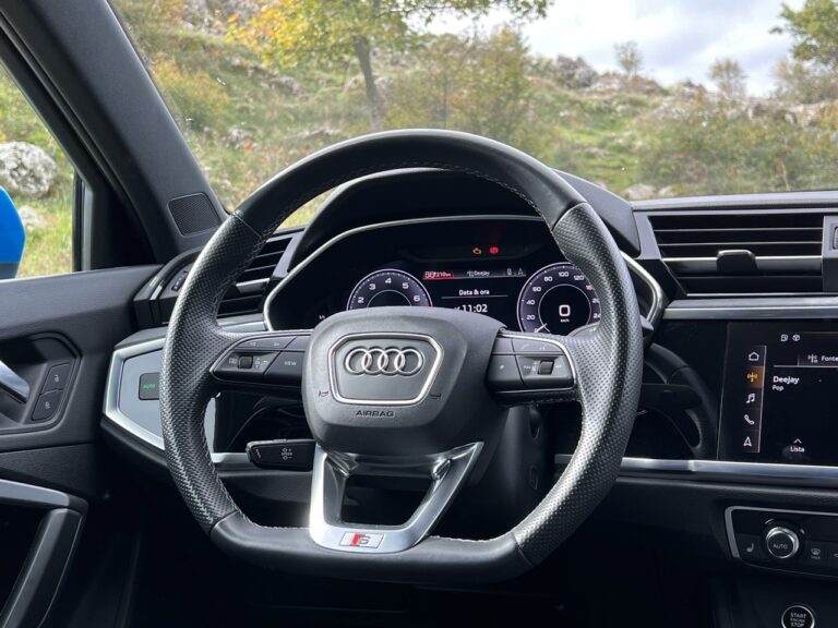 Audi Q3 TFSI e: le immagini