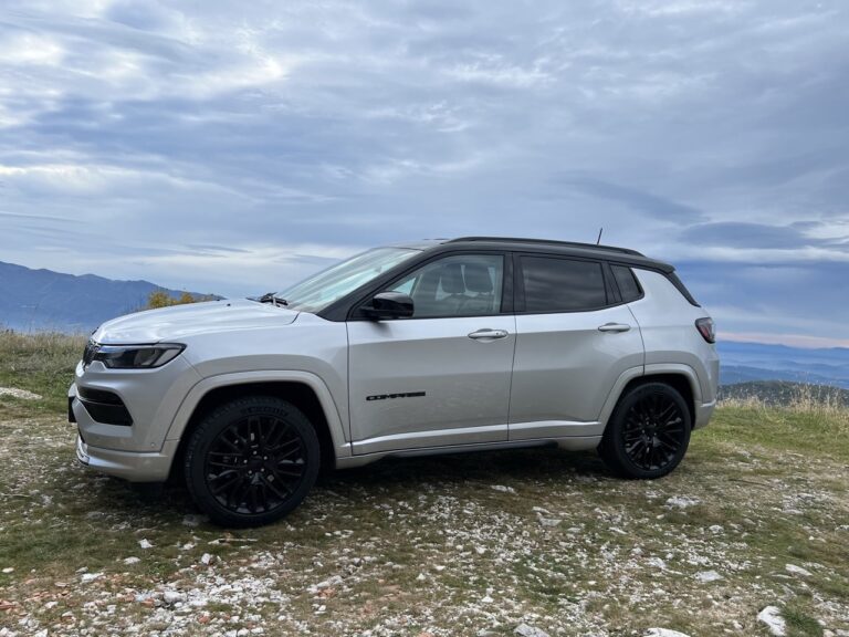 Jeep Compass e-Hybrid: le immagini