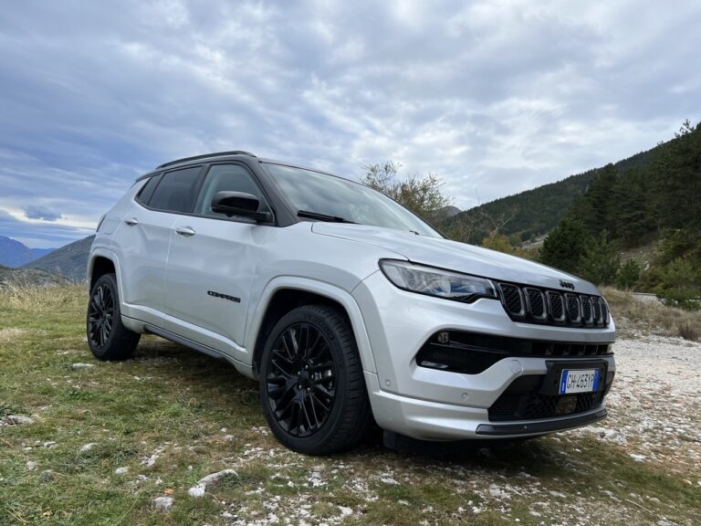Jeep Compass e-Hybrid: le immagini