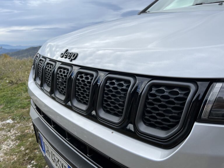 Jeep Compass e-Hybrid: le immagini