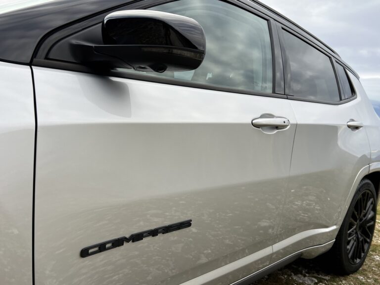 Jeep Compass e-Hybrid: le immagini