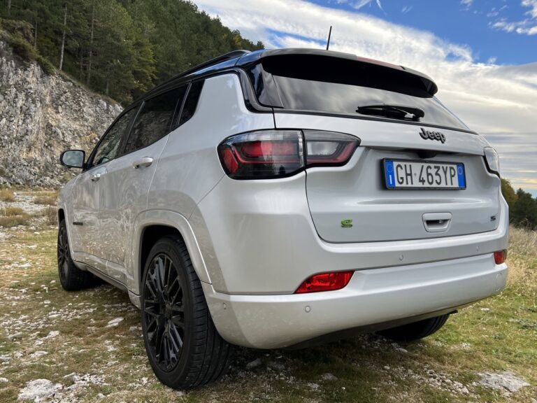 Jeep Compass e-Hybrid: le immagini