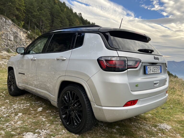 Jeep Compass e-Hybrid: le immagini